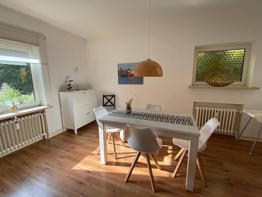 Feddersen Living Grosse Ferienwohnung - Garten - Terrasse - Smart Tv - Netflix Brunsbuttel Exterior foto